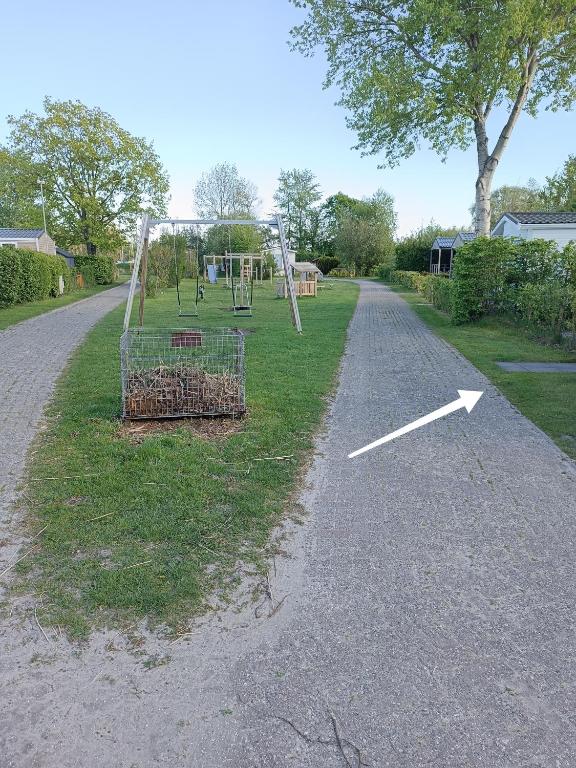 Zahrada ubytování BJ Chalets - Simonsgat 40 - Vakantiepark Lauwersoog- Chalet aan SPEELTUIN