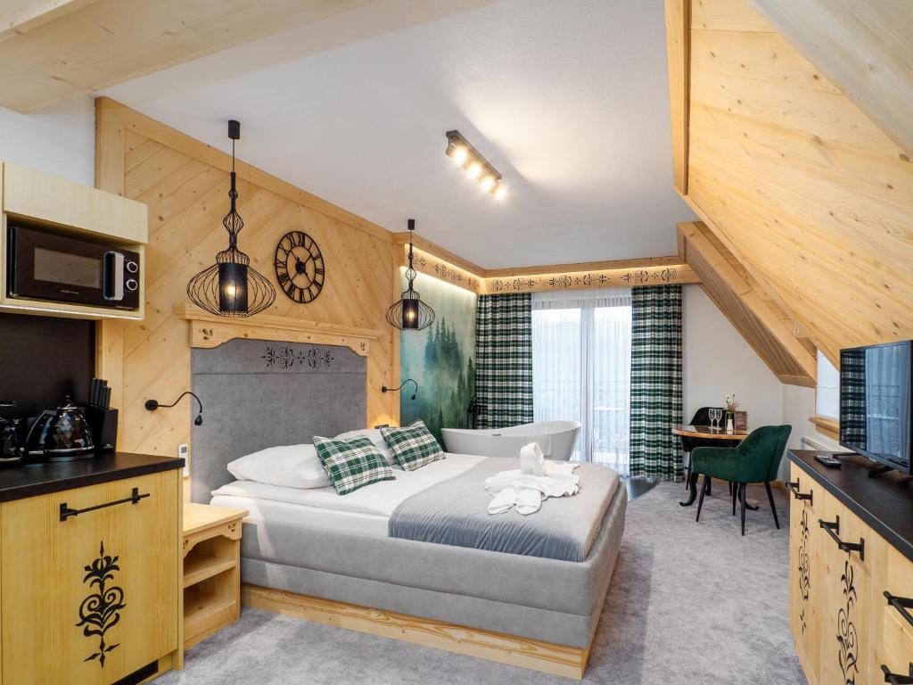 Posteľ alebo postele v izbe v ubytovaní Apartamenty Małe Ciche z jacuzzi ogrodowym, widokiem na TATRY i SKY WALK