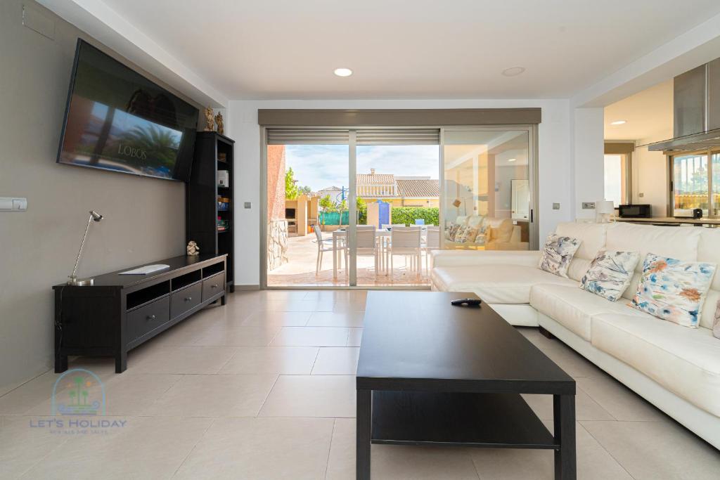 TV a/nebo společenská místnost v ubytování Villa Dolores Perfect Villa for Holidays
