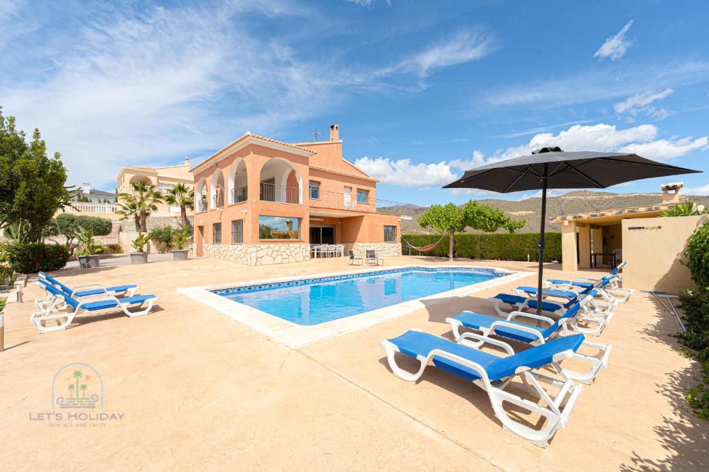 Bazén v ubytování Villa Dolores Perfect Villa for Holidays nebo v jeho okolí