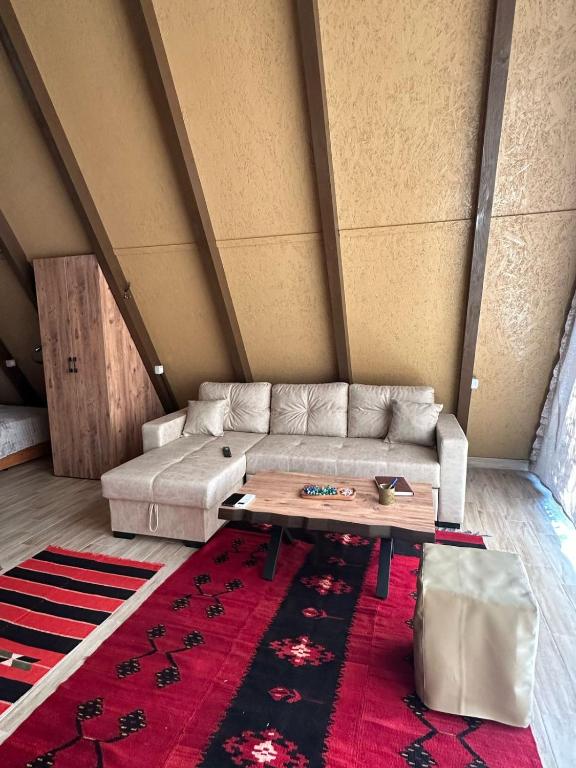 Posezení v ubytování Rent Cabin Miri
