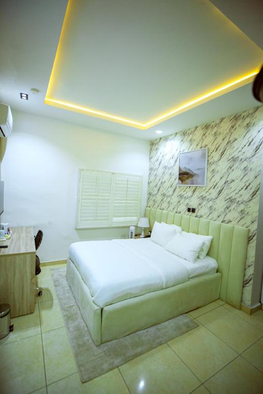 Postel nebo postele na pokoji v ubytování Tranquil Oasis Hotel