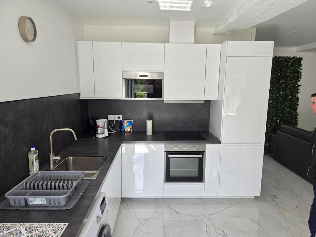 Kuchyň nebo kuchyňský kout v ubytování maison à frehel