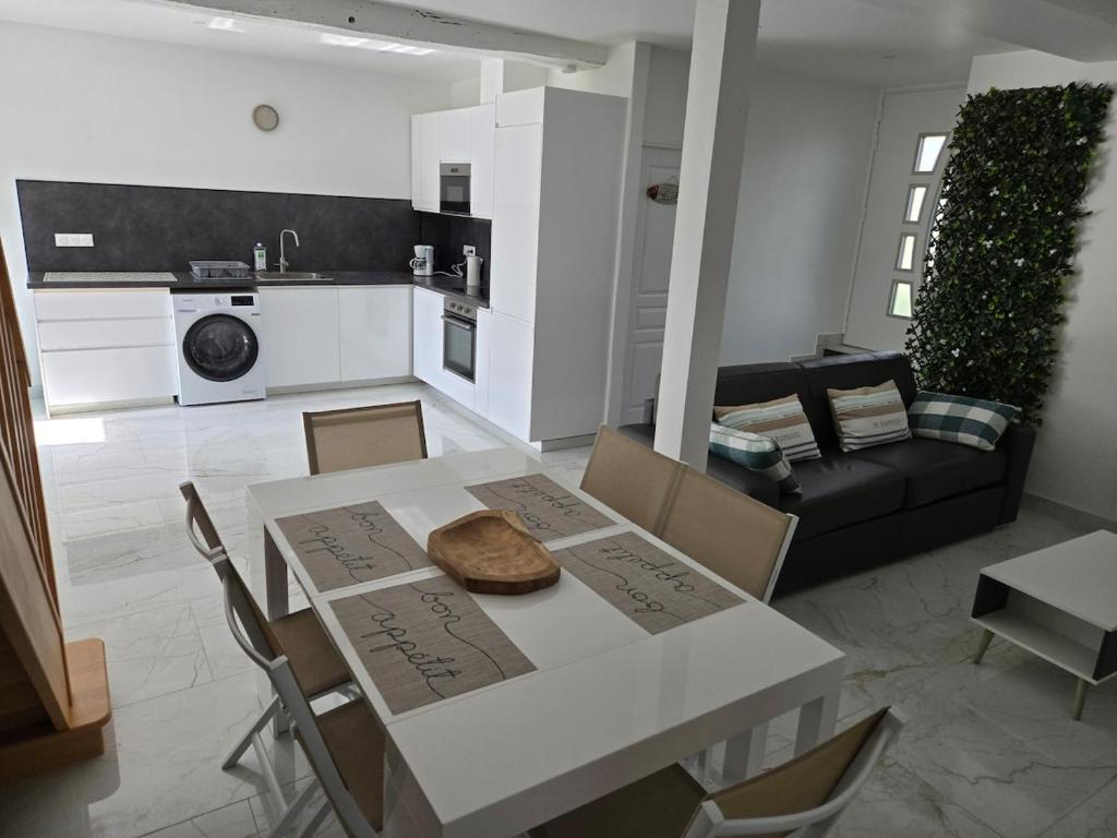 Kuchyň nebo kuchyňský kout v ubytování maison à frehel