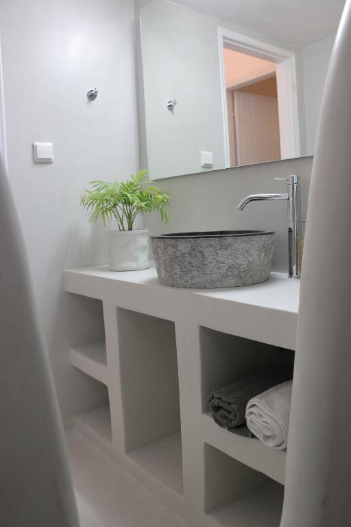 a bathroom with a sink and a mirror at Bonatsa House in Agios Georgios