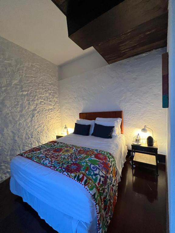 Кровать или кровати в номере CLIFFSIDE - Boutique Hotel & Spa