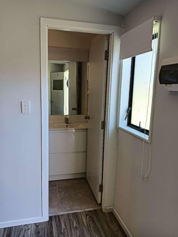 2 double and 1 sofa beds garden chalet, 7C Salisbury Road, Rotorua - Resim 7