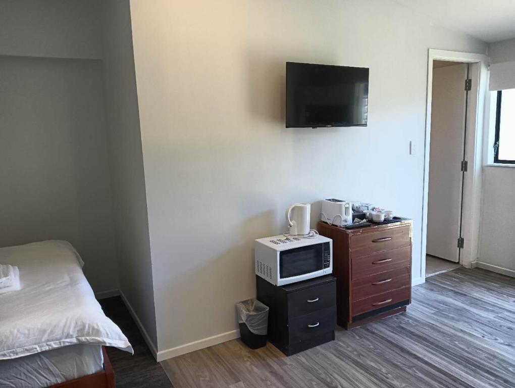 2 double and 1 sofa beds garden chalet, 7C Salisbury Road, Rotorua - Resim 8