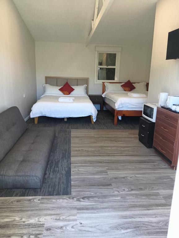 2 double and 1 sofa beds garden chalet, 7C Salisbury Road, Rotorua - Resim 6