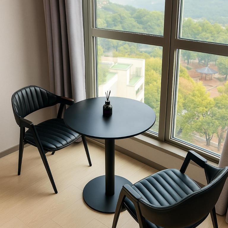 Nespecifikovaný výhled na hory nebo výhled na hory při pohledu z aparthotelu