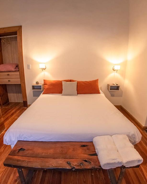 Postel nebo postele na pokoji v ubytování Posada El Alcornoque