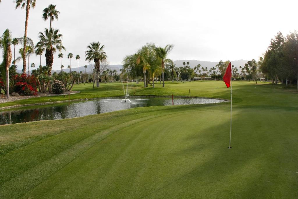 Golf v rezortu nebo okolí