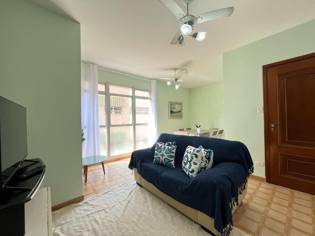 En eller flere senge i et værelse på Ap Luz do Sol 200m Praia Enseada, FEIRINHA, aquário, 3 QUARTOS, garagem, WI-FI