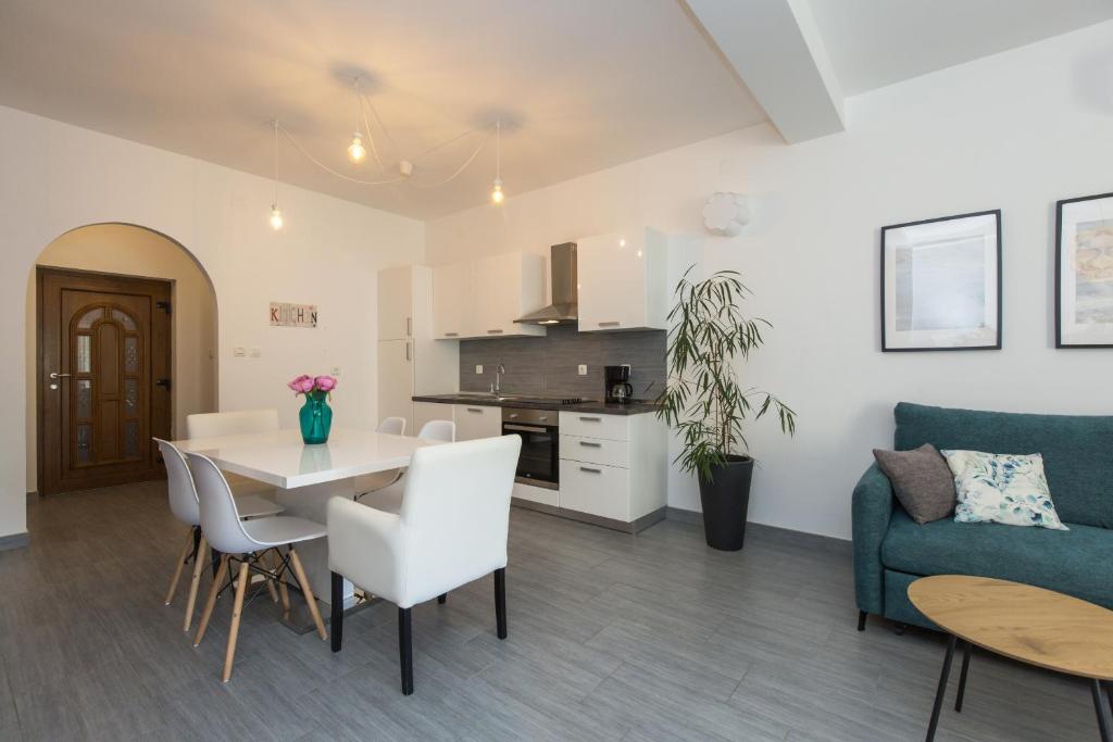 Kuchyňa alebo kuchynka v ubytovaní Istria Sea Side Apartment 210 & 209