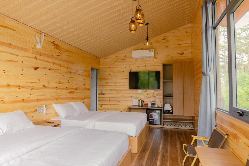 TV a/nebo společenská místnost v ubytování Gemstone Villa Măng Đen