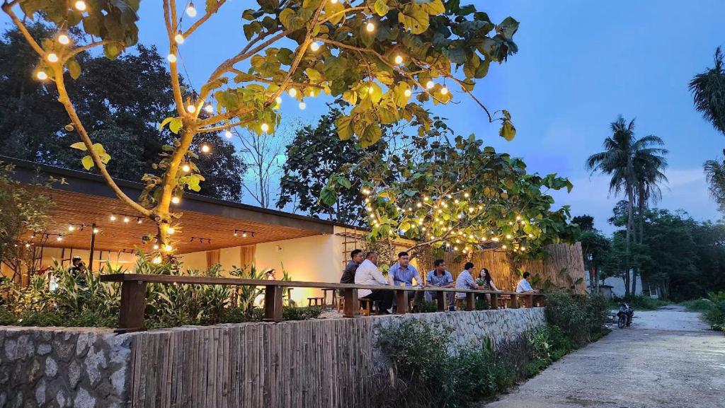 Zahrada ubytování Vả Riverside Retreat