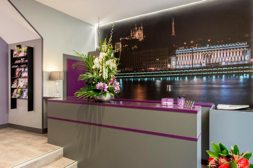 Hotel des Savoies Lyon Perrache - Resim 12