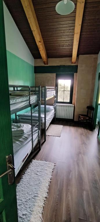 Postel nebo postele na pokoji v ubytování ALBERGUE peregrinos CASAFLOR