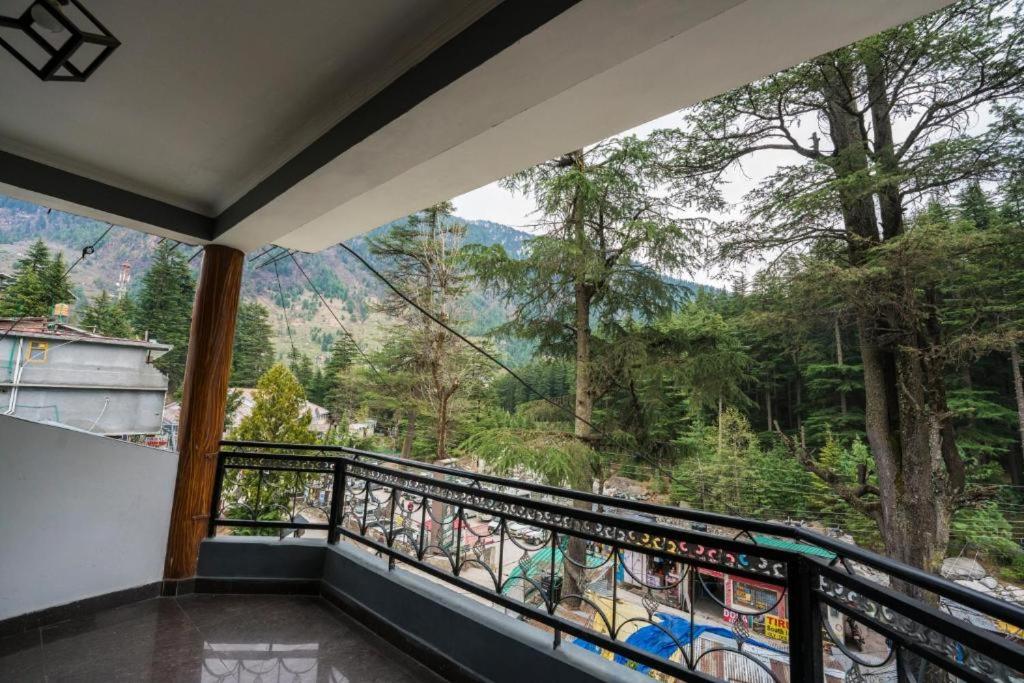 Nespecifikovaný výhled na hory nebo výhled na hory při pohledu z hotelu