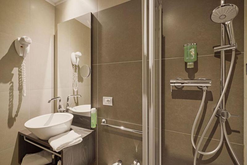 Een badkamer bij Hotel Le Mura