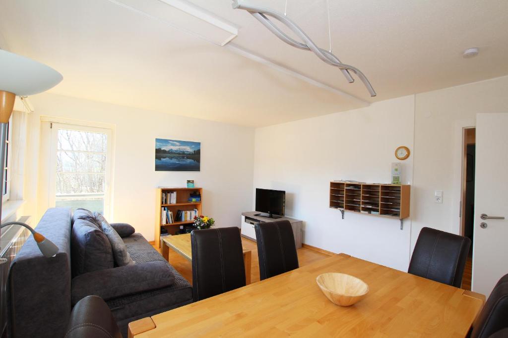 Telewizja i/lub zestaw kina domowego w obiekcie Ferienwohnung Wolfsberg