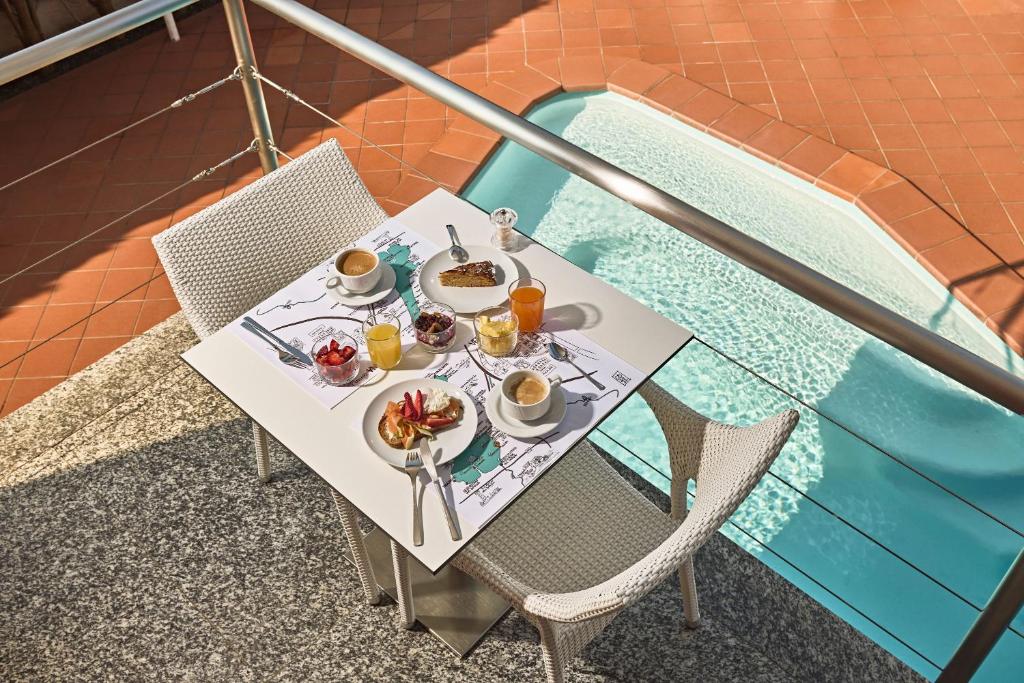 Eten bij of ergens in de buurt van het hotel

