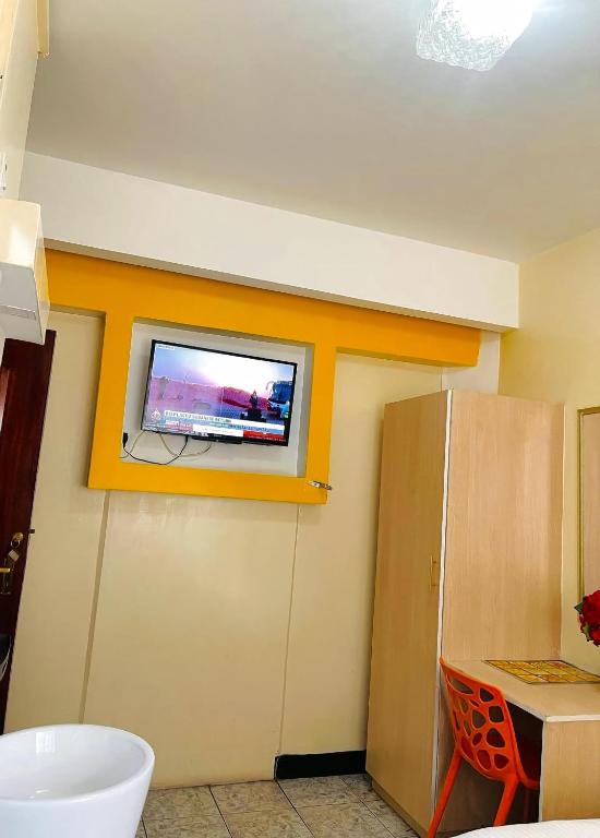 TV a/nebo společenská místnost v ubytování Hotel Embassy