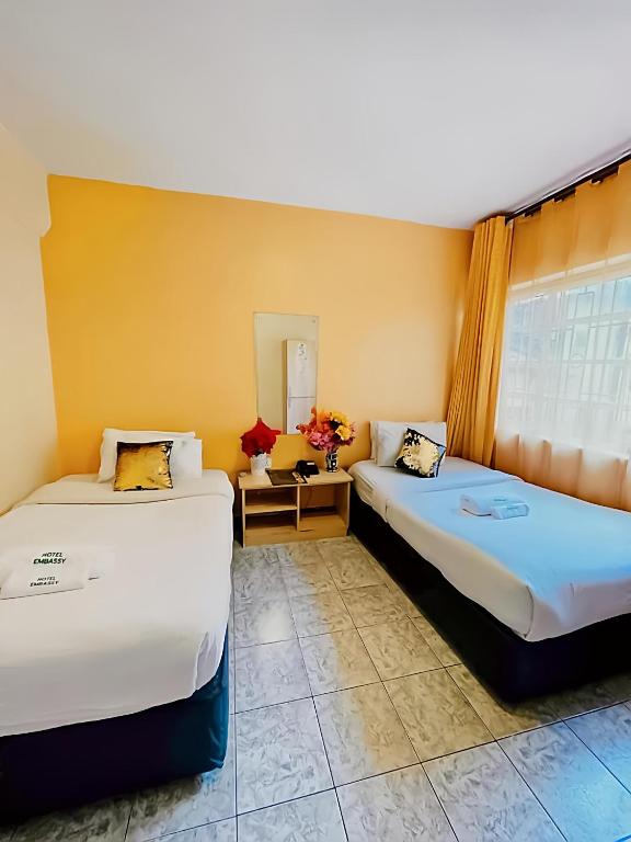Postel nebo postele na pokoji v ubytování Hotel Embassy