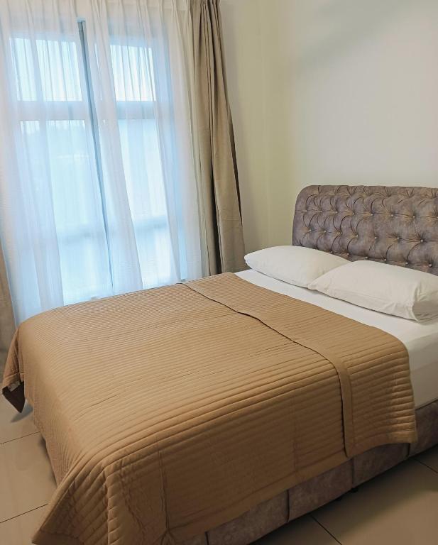 Postel nebo postele na pokoji v ubytování Mslim Friendly Stay at Bayu Aisyah Putrajaya, Presint 11