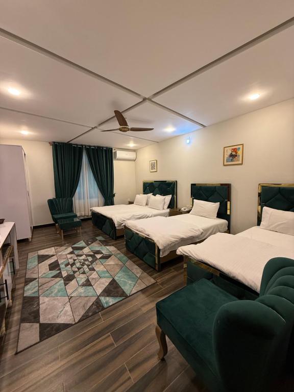 Postel nebo postele na pokoji v ubytování Harriot Hotel Skardu