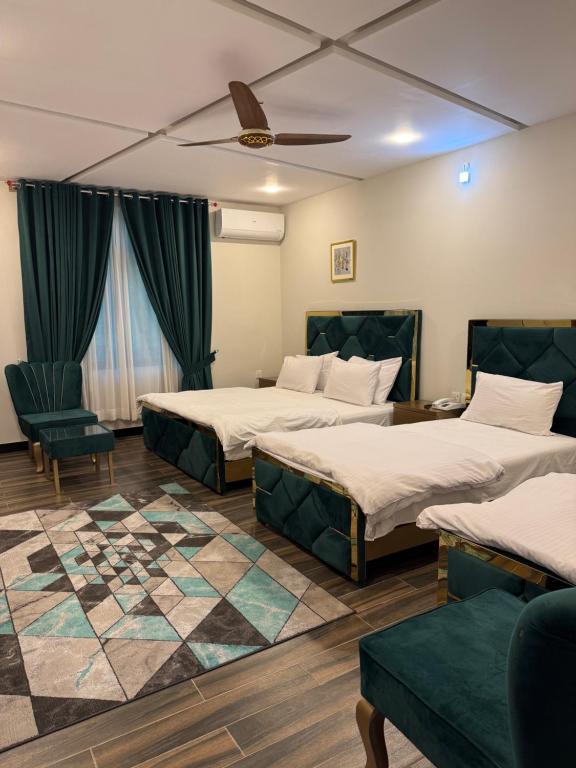 Postel nebo postele na pokoji v ubytování Harriot Hotel Skardu