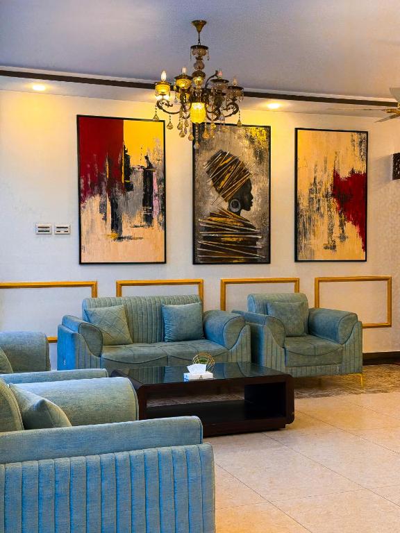 Posezení v ubytování Harriot Hotel Skardu