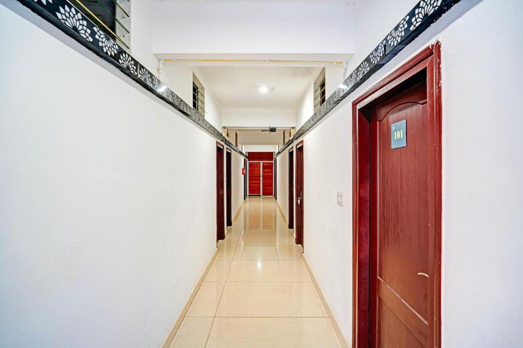 Fotografie z fotogalerie ubytování Super Townhouse Madikeri Fort Formerly Hotel Raj v destinaci Madikeri