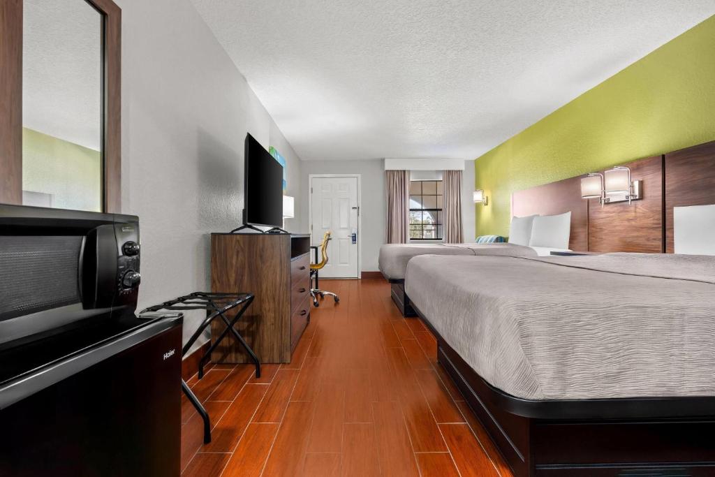 Travelodge by Wyndham Hotel & Cottages St Augustine - Historic - Queen Room With Two Queen Beds - Non-Smoking