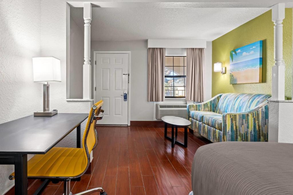 Travelodge by Wyndham Hotel & Cottages St Augustine - Historic - King Suite - Non-Smoking
