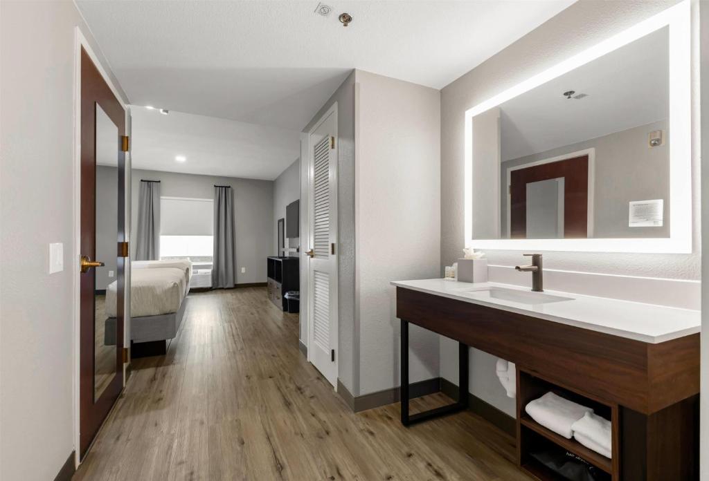 Hawthorn Extended Stay by Wyndham College Station photo