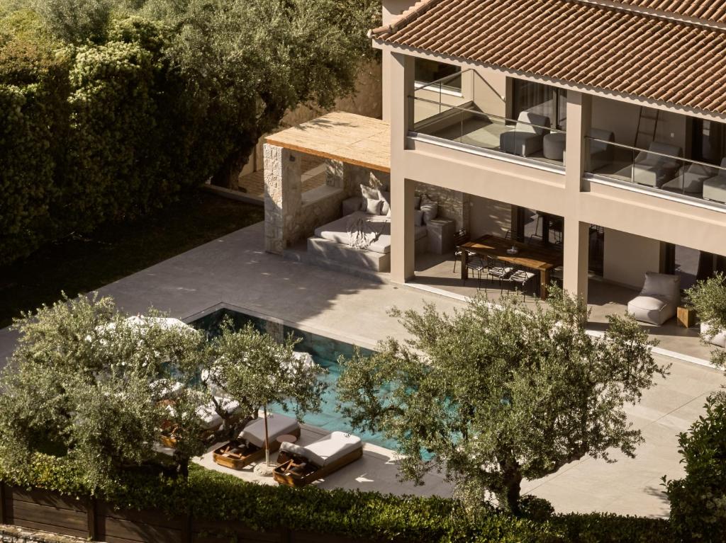 Basen w obiekcie Cielo villas - An Authentic Mediterranean Living lub w pobliżu