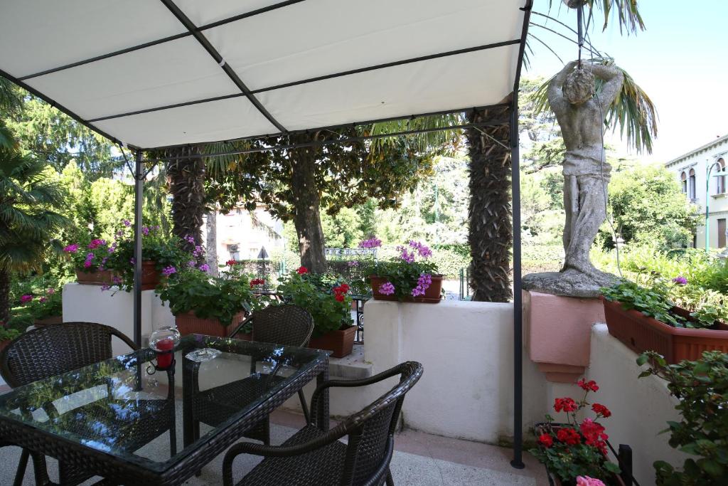 Zahrada ubytování Hotel Villa Stella
