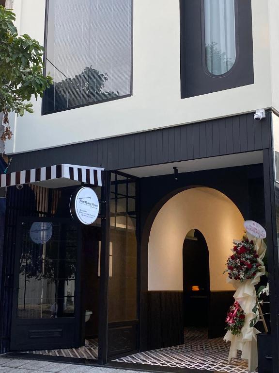 a store front with a doorway with flowers in it at Nhật Quang House 2 in Danang