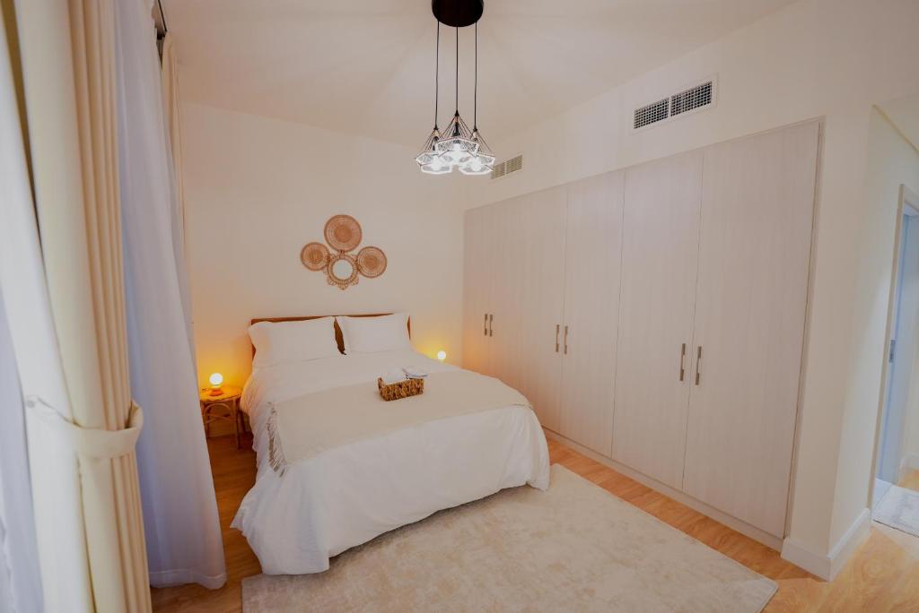 Postel nebo postele na pokoji v ubytování Luxury Modern Villa Noya Yas Island 5-Star Stay