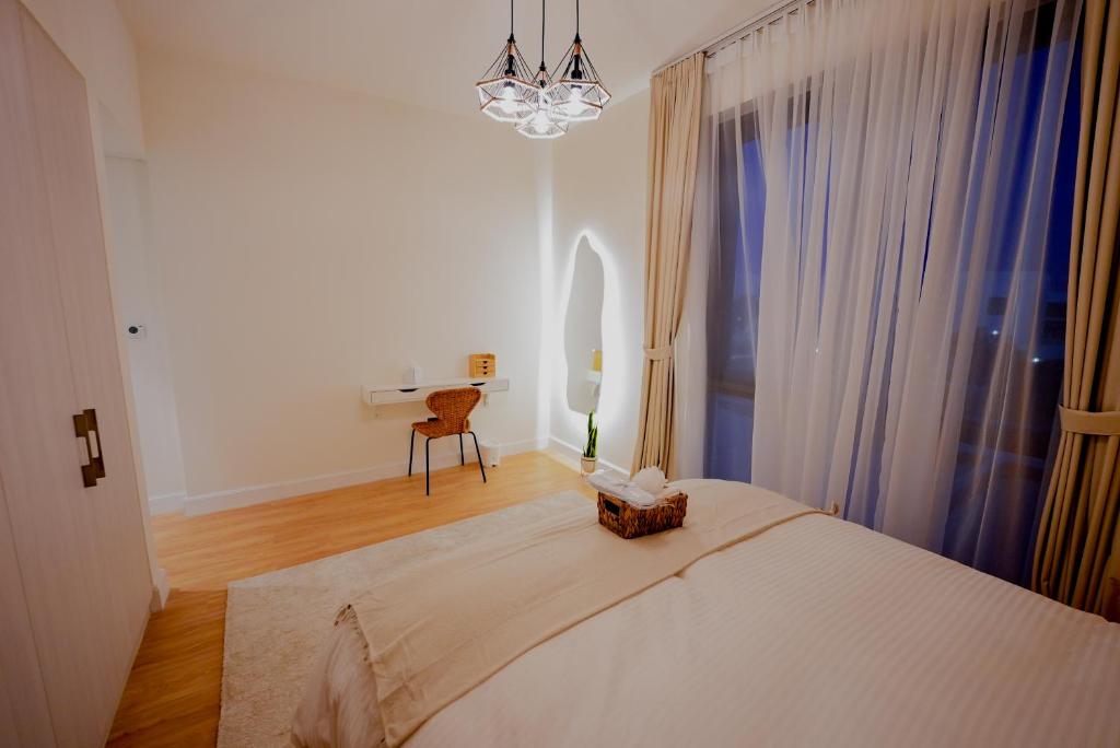 Postel nebo postele na pokoji v ubytování Luxury Modern Villa Noya Yas Island 5-Star Stay