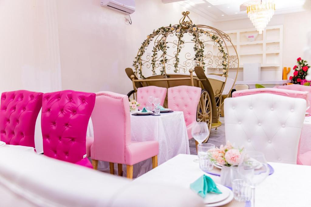 Posezení v ubytování Pinorich Hotel