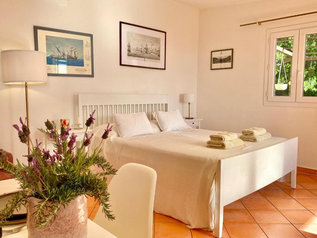A bed or beds in a room at Aria di Collina - Isola d'Elba
