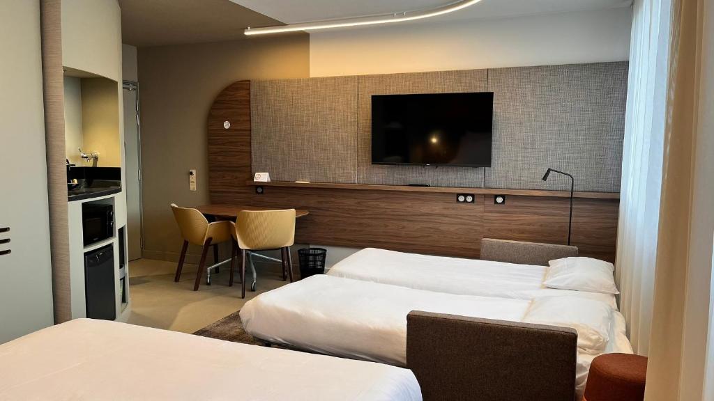 Postel nebo postele na pokoji v ubytování Novotel Suites Clermont Ferrand Polydome