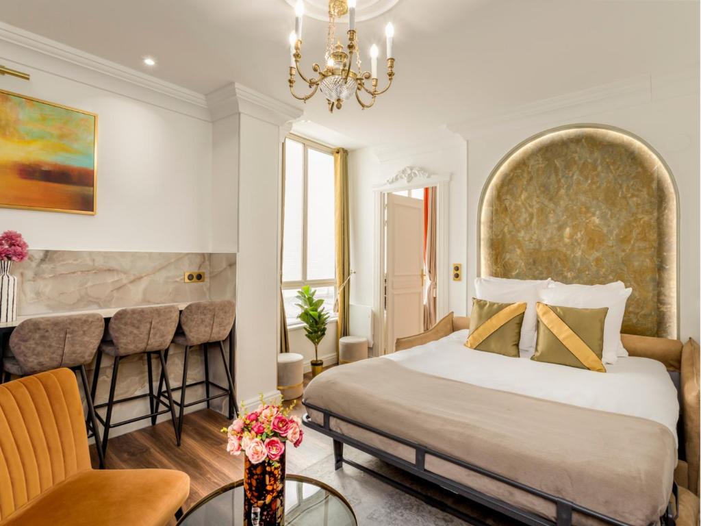 Posteľ alebo postele v izbe v ubytovaní Merveil - Luxury Suite - Louvre - Rousseau
