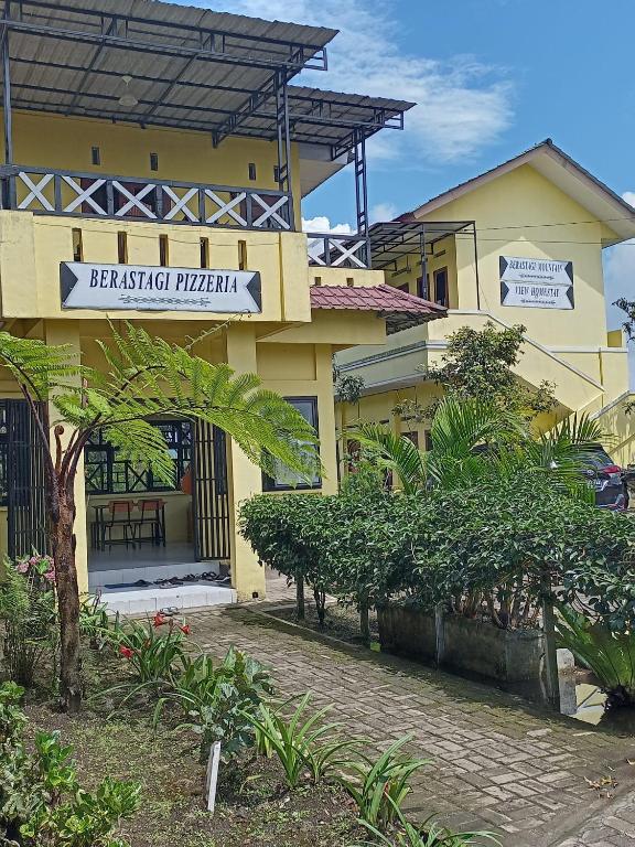 Berastagi Mountain View Homestay & Pizzeria