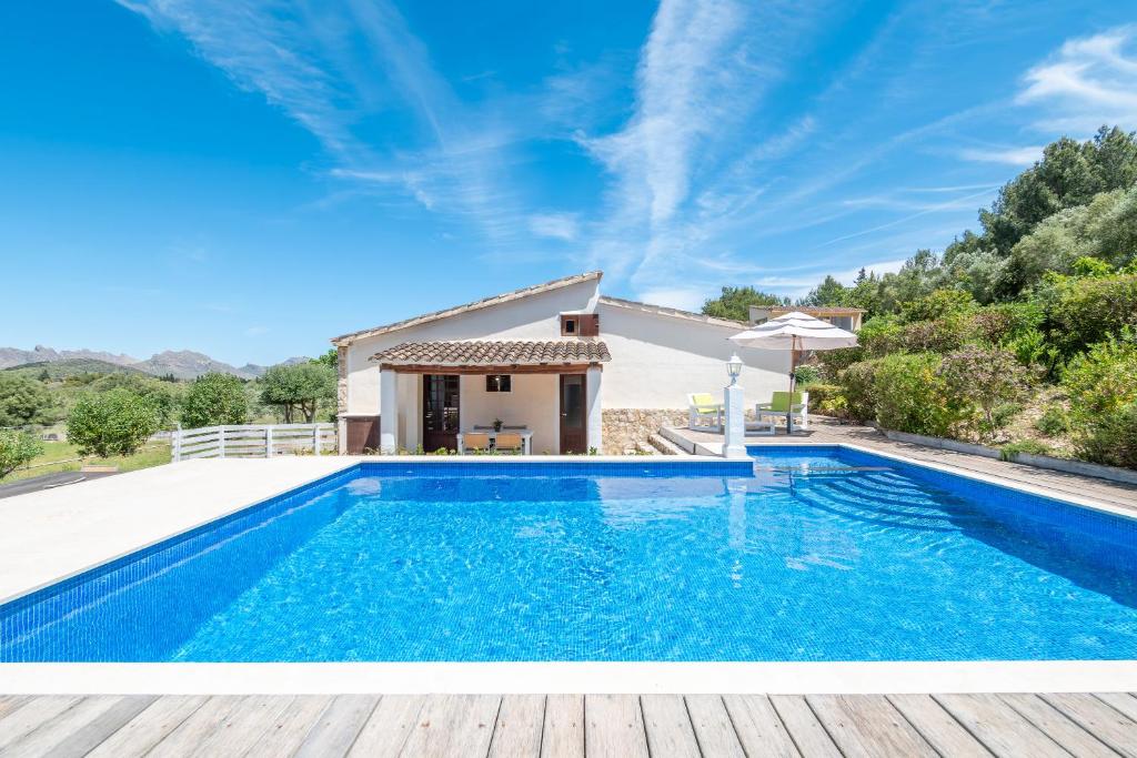 Swimmingpoolen hos eller tæt på Can Negri - Almadraba