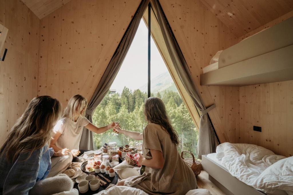 Collis Hill Chalets & Hotel vendégei