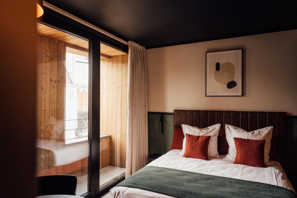 
Deluxe Studio with Balcony 
