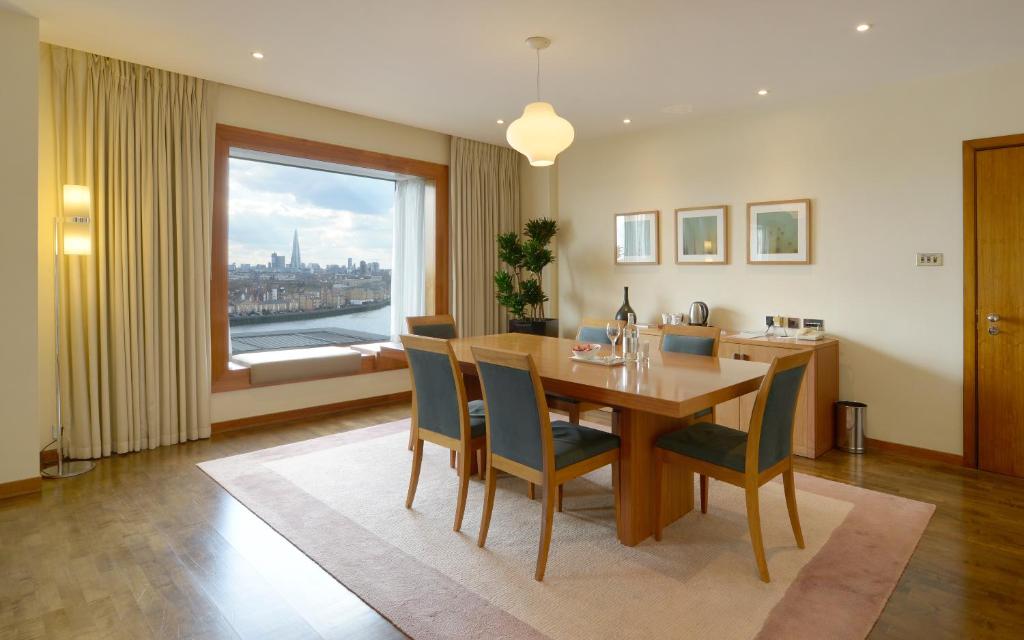 Foto da galeria de Canary Riverside Plaza Hotel em Londres